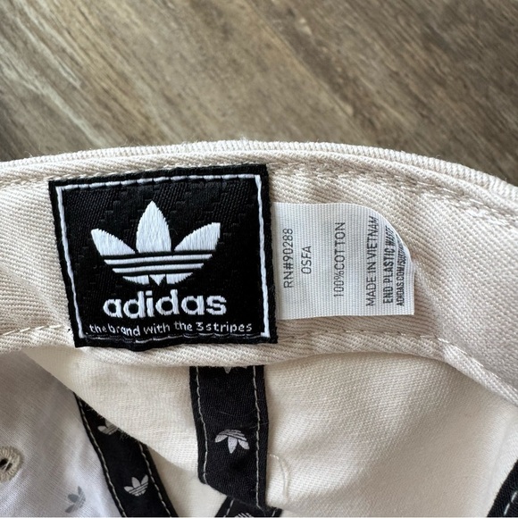 Like New! Adidas “Always Original” Embroidered Flower Cream Baseball Hat - Picture 4 of 7